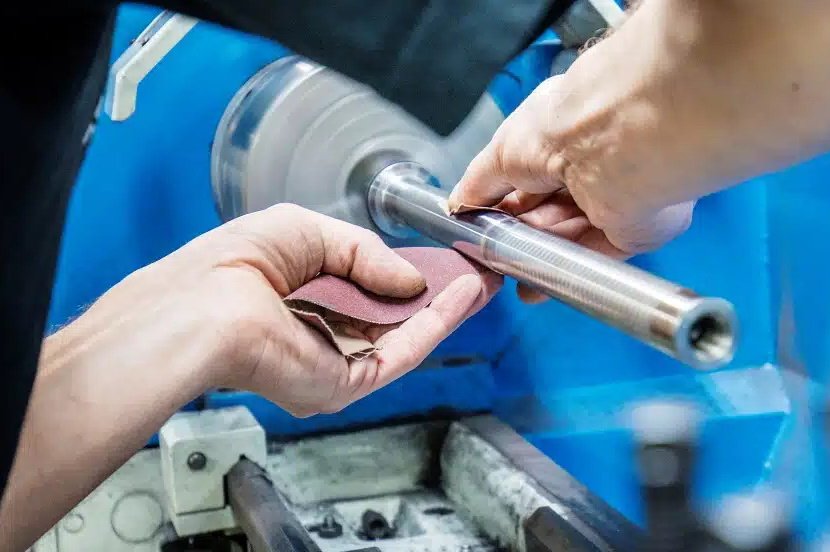 Abschleifen Kolbenstange LEnkgetriebe Abschleifen Kolbenstange LEnkgetriebe